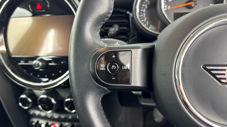 MINI Hatchback 1.5 Cooper Classic 5dr Petrol Hatchback